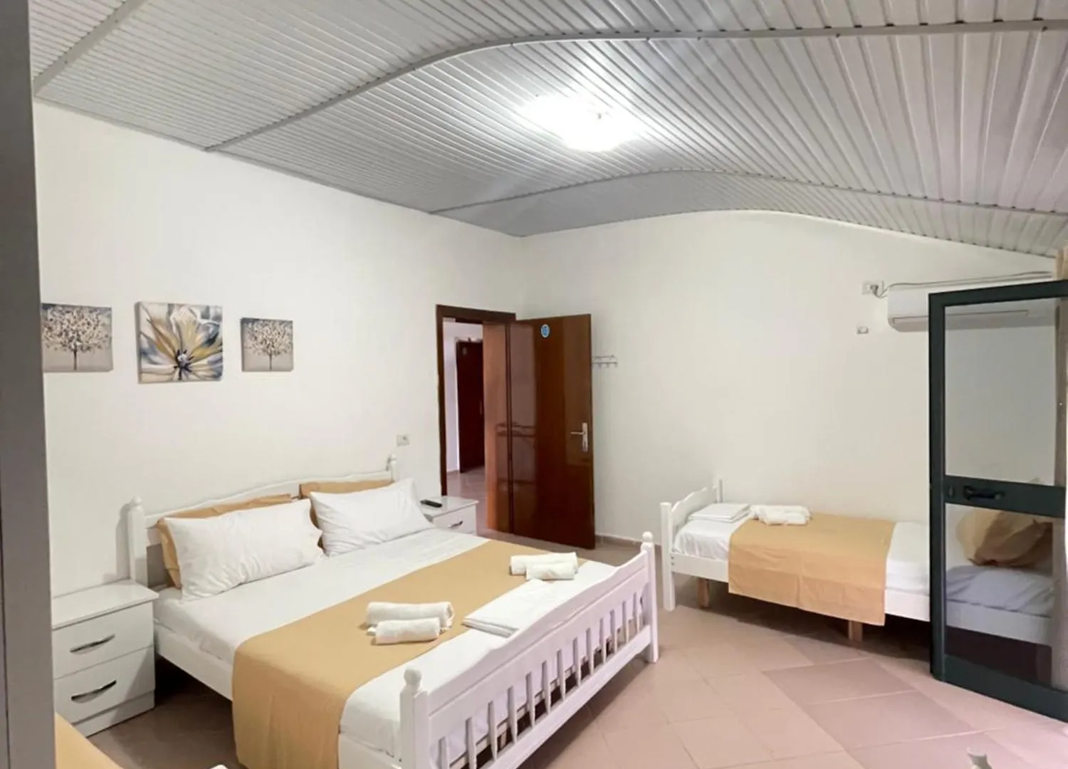 Vogue Rooms Golem  Aparthotel Golem (Tirana)